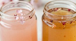 Kirschblüte und Frühlingsblumenhonig