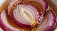 eingelegte rote Zwiebeln mit Honig
